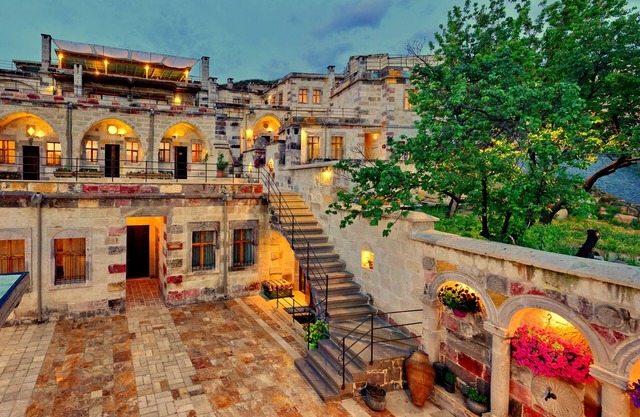 Seki Cave Suites