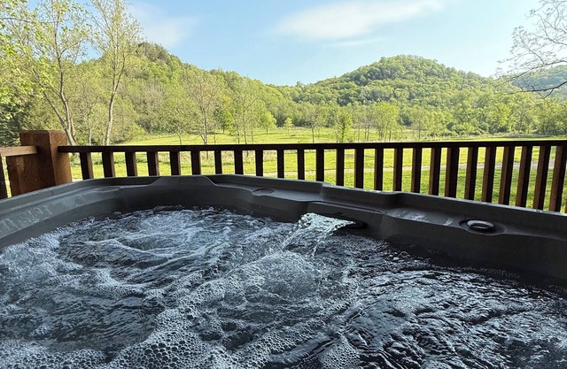 Selah cabin with private hot tub, Selah Cabin