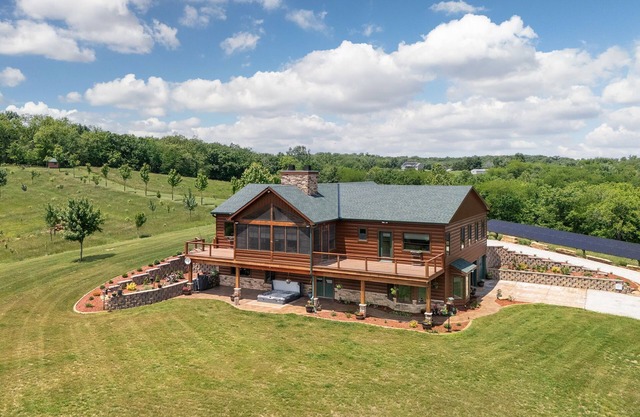 Selah Hills Ranch Off grid sustainable homestead 3 Bd 3 Ba 1/2 hour north of KC