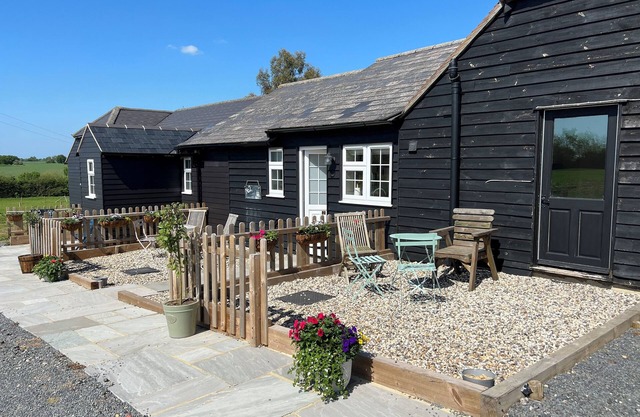 Self contained and self catering annexe. Situated up a lovely quiet country lane