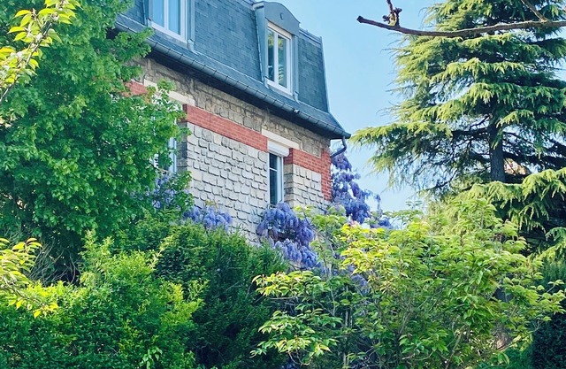 Self-contained apartment in guest house - Near Paris