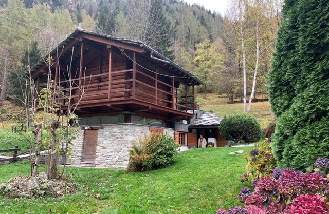 Self-contained chalet with garden and all amenities. Preference x seasonal rental