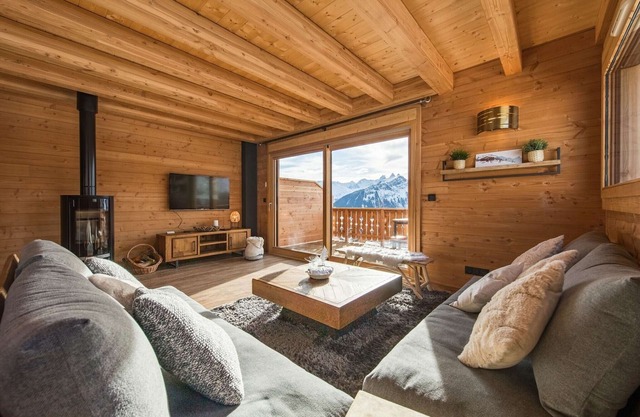 Semi-detached chalet near the slopes with panoramic views
