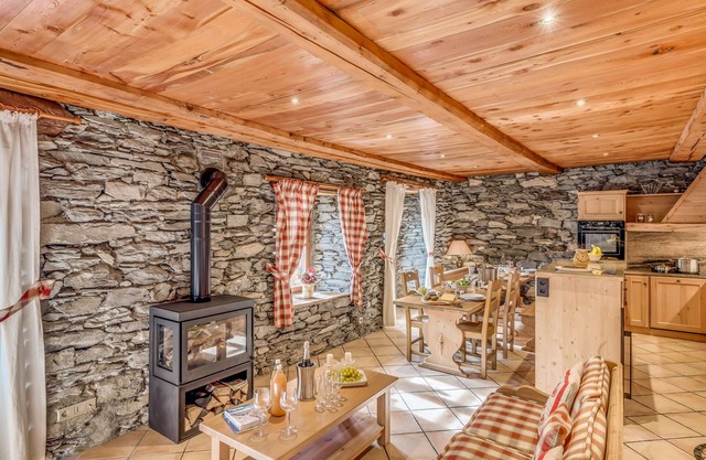 Semi-detached chalet 16 people 7 bedrooms, ski in/ski out Tignes les Brévières