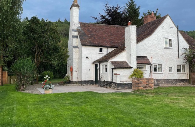 Semi-detached cottage set on the banks of the River Severn near to Ironbridge