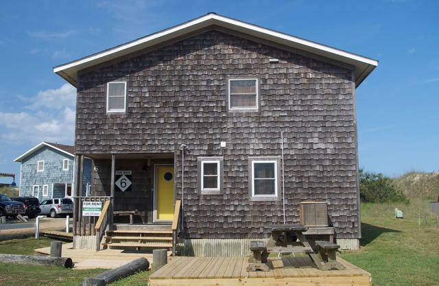 Semi-Oceanfront cottage, no streets to cross, fantastic location, dogs allowed.