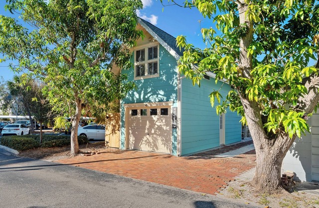 September discount,15 mins to AMI, walk to Main St