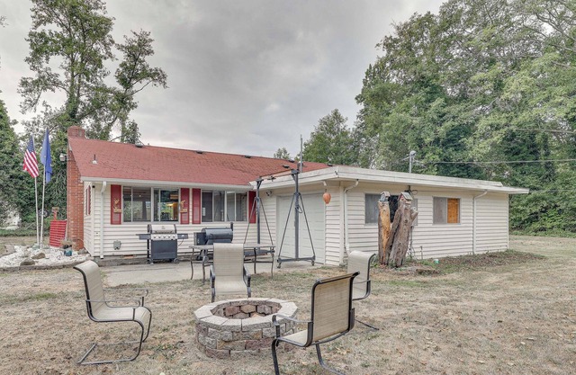 Sequim Vacation Rental w/ Private Pool & Fire Pit!