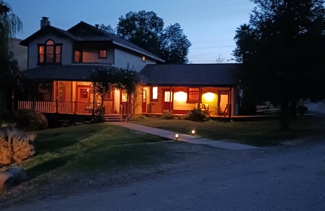 Sequoia Park Foothill Ranch scenic views, luxury ranch house suite, pool horses