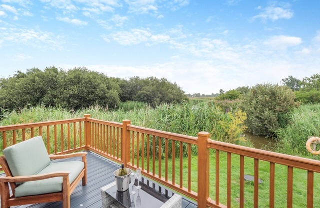 Serena Lodge - Two Bedroom House, Sleeps 4