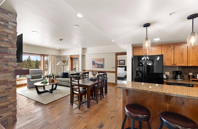 Serendipity Lodge 2 Bedroom Condo - Welcoming Condo|Fireplace and Patio