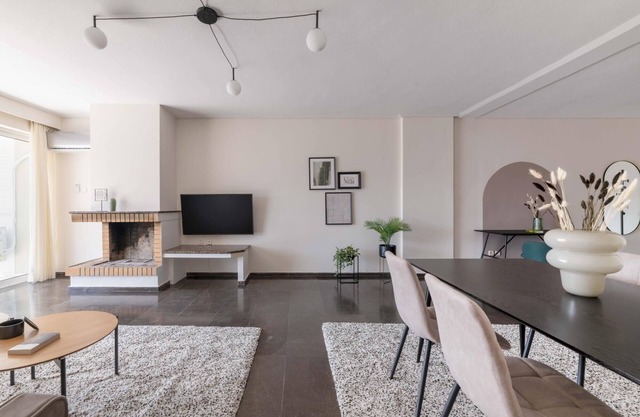 Serene 2BR Apartment in Alimos with Sea view