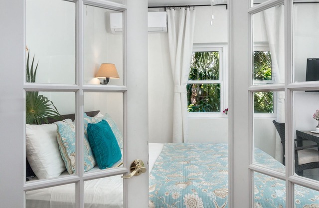 Serene Caribbean Deluxe Beach Front Studio w/Pool - Karana Studio 2
