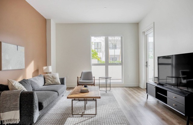 Serene Inglewood 1BR w/Sundeck & Clubhouse, nr Shopping, by Blueground