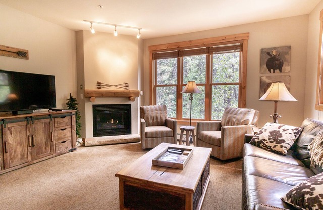 Serene Keystone Condo & Great Views from Balcony, Mins from Resort Shuttle