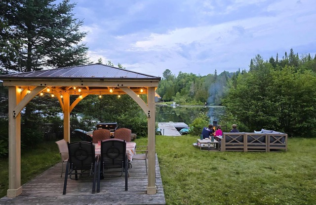 Serene Lakeside Haven with Spa and Kayak Fun