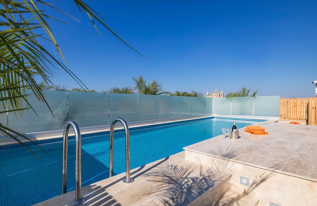 Serene Oasis, Elegant 2BR Retreat in Ghaxaq