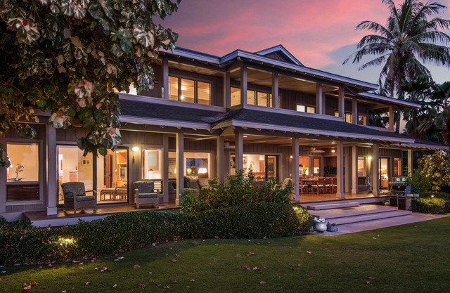 Serene PUAKO BEACHFRONT ESTATE. All Oceanview bedrooms, Large Courtyard Pool.