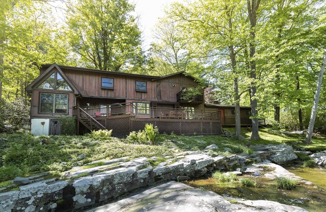 Serene Sanctuary - Pet Friendly Creekside Cabin w/Fire Pit & Cozy Charm