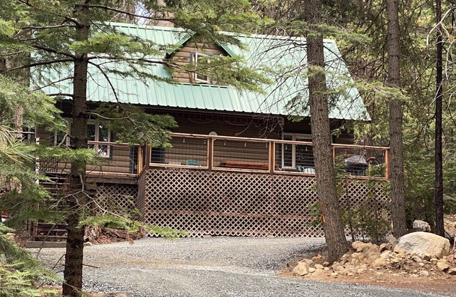 Serene Strawberry Mountain Cabin - minutes to Pinecrest and Dodge Ridge