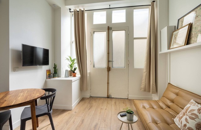 Serene Studio Apartment, 5 Mins to Sacré Coeur