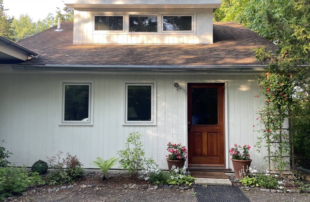 Serene, stylish cottage - close to Hudson - New Listing