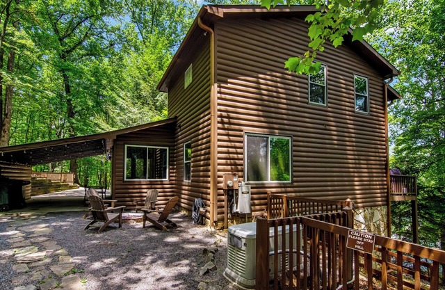 Serene Walnut Mountain Getaway Hot Tub & Fire Pit Pet Friendly!