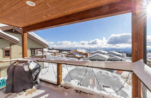 'Serenity at the Snowbird': Your mountain retreat with Ski in/out
