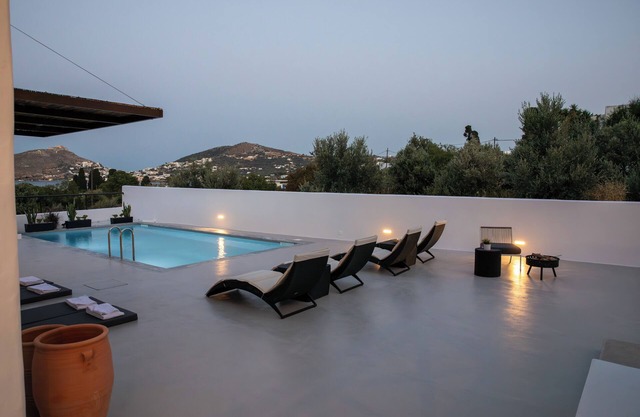 Serenity Bay, Cycladic Villa with Pool and magnificent view near the beach.