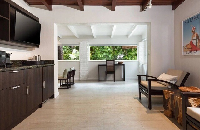 Serenity Bungalow Luxe Retreat at Secluded Beachfront Largo Resort