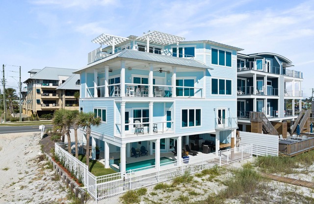 Serenity Now MB: Modern Beachfront Home- Sleeps 11, Priv. Heated Pool, 3 Suites