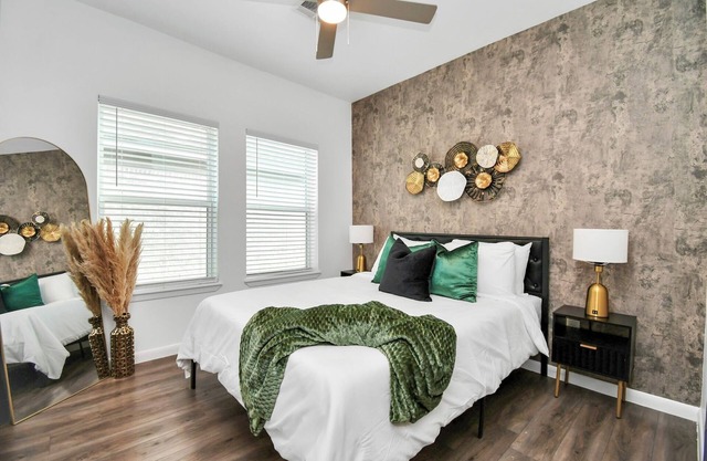 Serenity Studios: Near Medical Center & Museum District