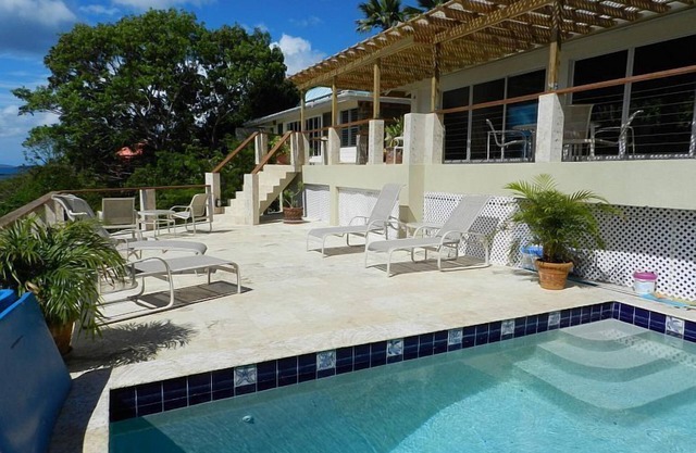 Serenity Vista-Sunset Views year round -Cliff front, Pool, A/C throughout