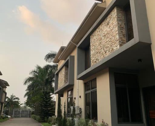 Serviced 3 Bedroom Rental with Pool and Gym