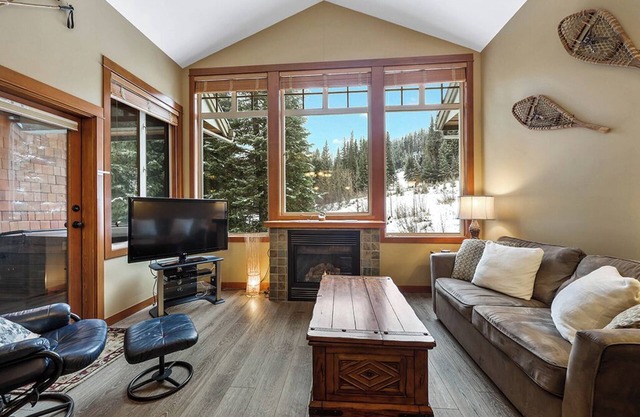 Settler's Crossing 14: Gorgeous, Pet Friendly, 2BDRM Condo w/Private Hot Tub