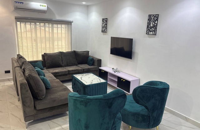 Seven Kings Luxury Apartments in superb Lekki Phase 1 with WiFi, AC