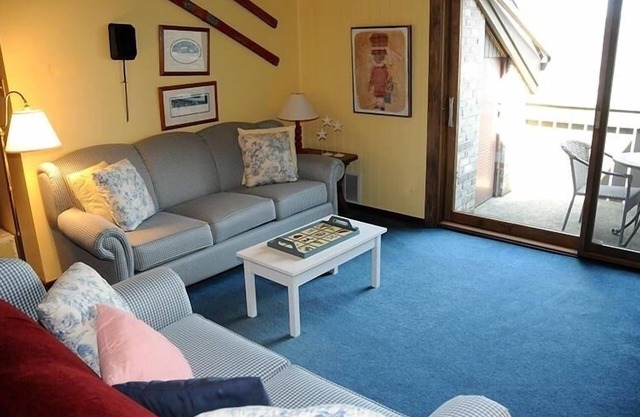 Seven Springs 3 Bedroom Standard Condo with Private Deck by RedAwning