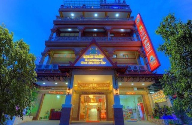 Seventh Heaven Hotel and High Bar