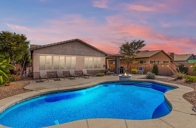 Seville Home w/Heated Pool! 30 Night Min