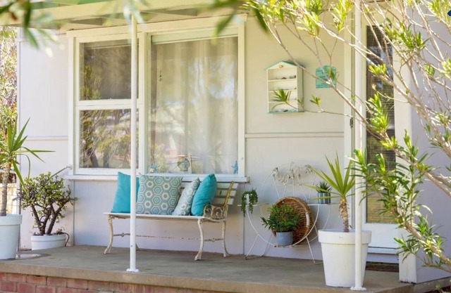 Shalom Beach Cottage – Stay 3, Pay 2!