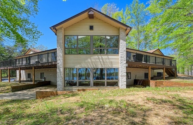 Shangri-La- Private Waterfront Setting, Kayaks, Dock, Decks