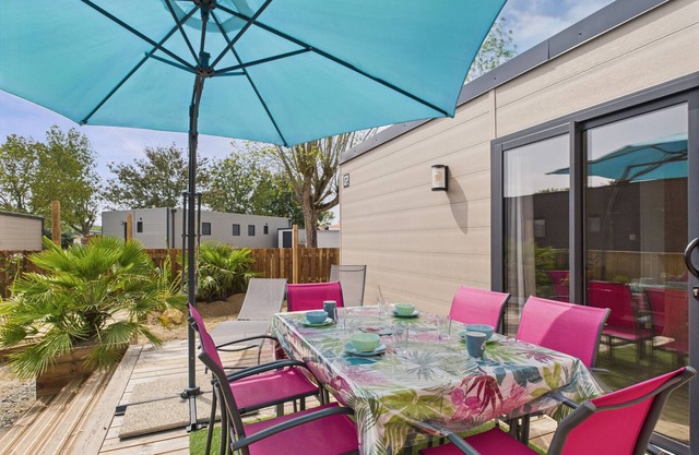 Shared heated swimming pool, 2 adults 2 children