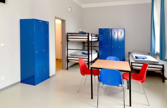 Shared room with private bathroom (up to 6 people), No. 19 - Hostel in Guben