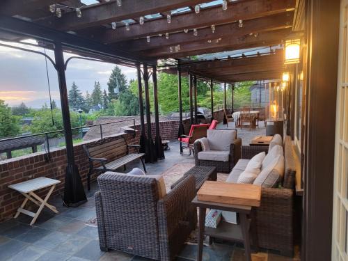 Shaughnessy Heritage Manor on Vancouver's Westside free housekeeping optional