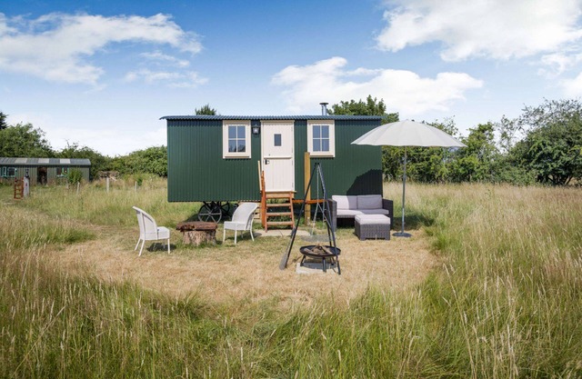 Shepherds Hut in the Cotswolds - Littlestock