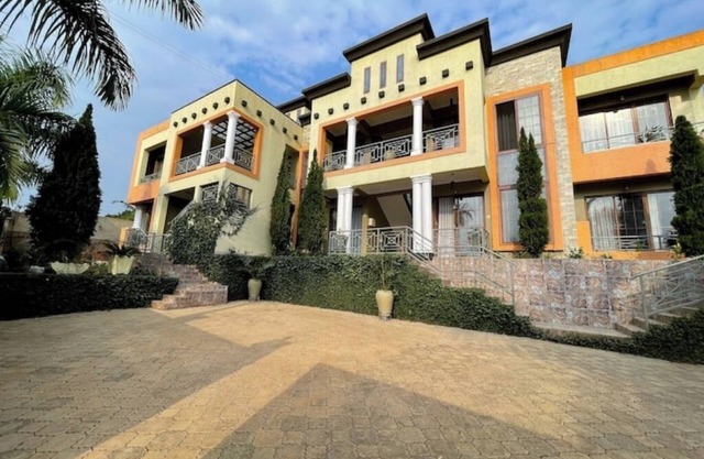 Sherehe Apartments, Unit 5