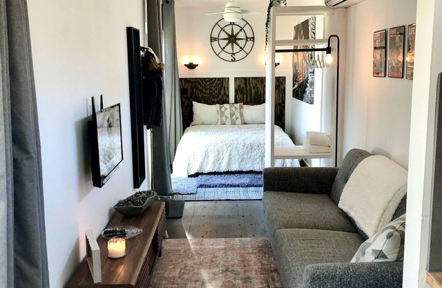 Shipping Container Home with Waterfront View ✨ 45 min from Dallas