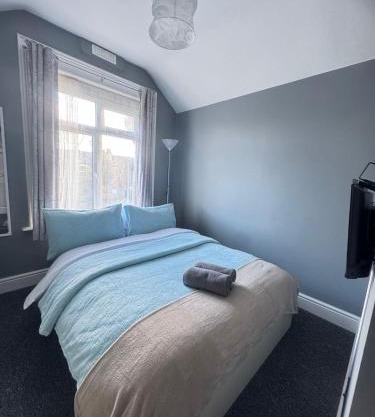 Shirley House 6, Guest House, Self Catering, Self Check in with smart locks, use of Fully Equipped Kitchen, close to City Centre, Ideal for Longer Stays, Excellent Transport Links