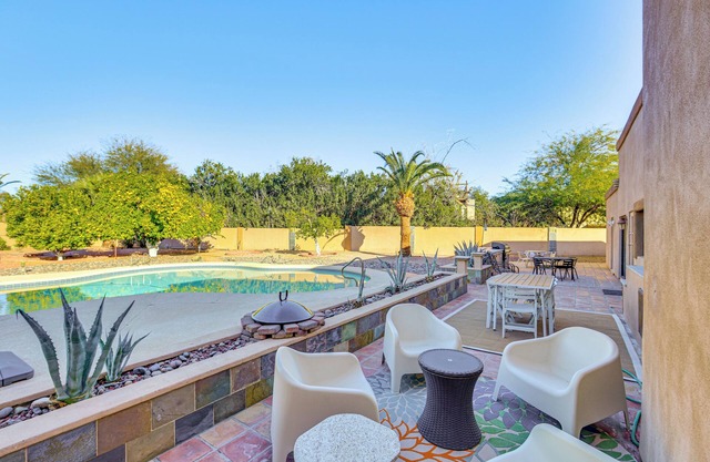 Shop, Golf & Hike: Modern Scottsdale Studio!