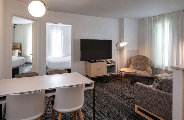 Short Drive to Washington Monument! Two Relaxing 2BR Suites, Pet-friendly!